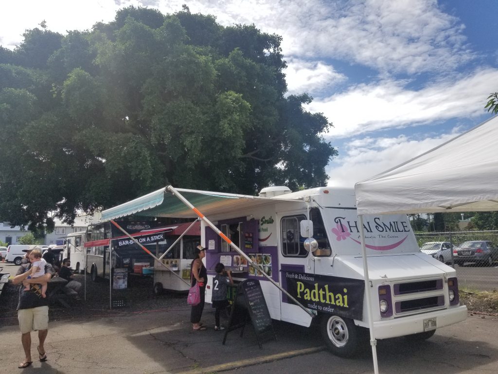 Food trucks selling food to go in Hawaii