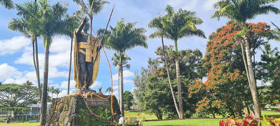 What to do in Hilo Hawaii, visit the Kamehameha statue at Wailoa park