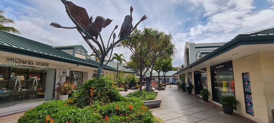 Shop, dine and hang out at the Kings and Queens shopping courts