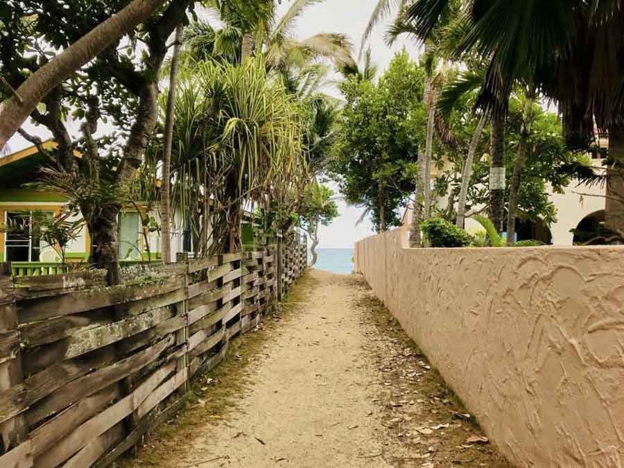 Lanikai beach access pathways to get to the beach