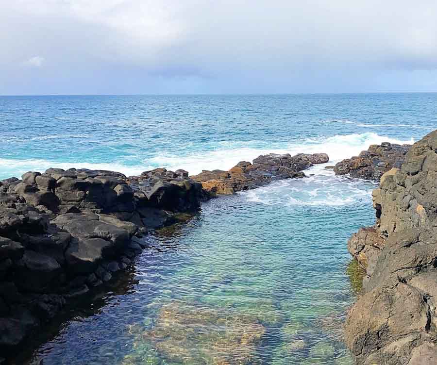 HIke to the Queen's bath in the North Shore