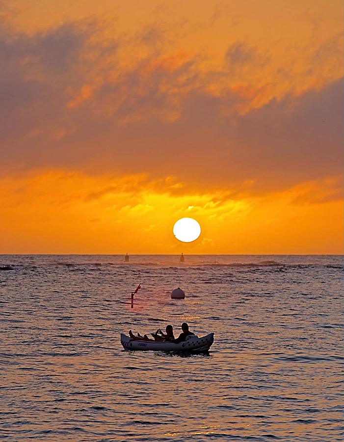 Here's where to go in Waikiki for those gorgeous sunset views