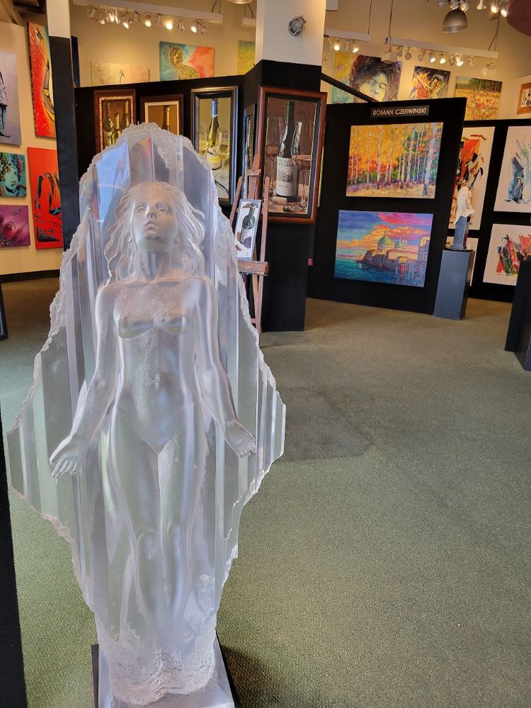 Checking out the many art galleries of Lahaina
