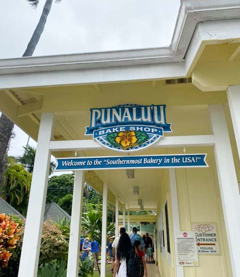 Na'alehu town and the Punalu'u Bakery